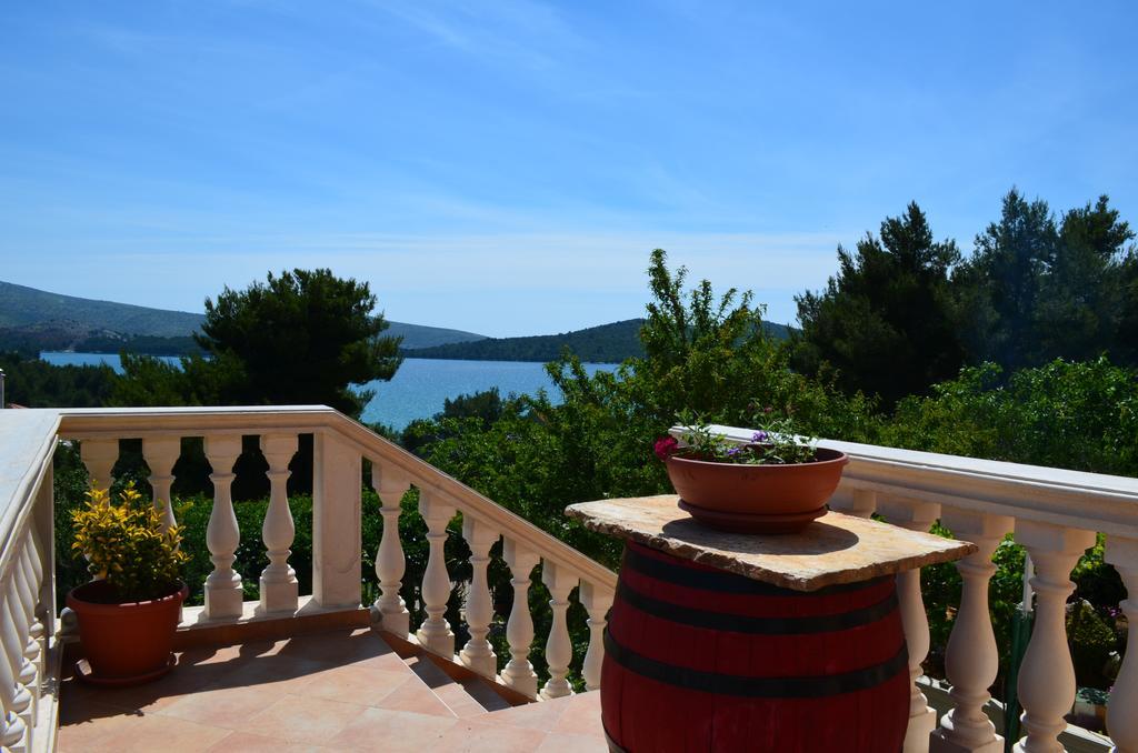 Apartments Villa Ra Zaboric Buitenkant foto