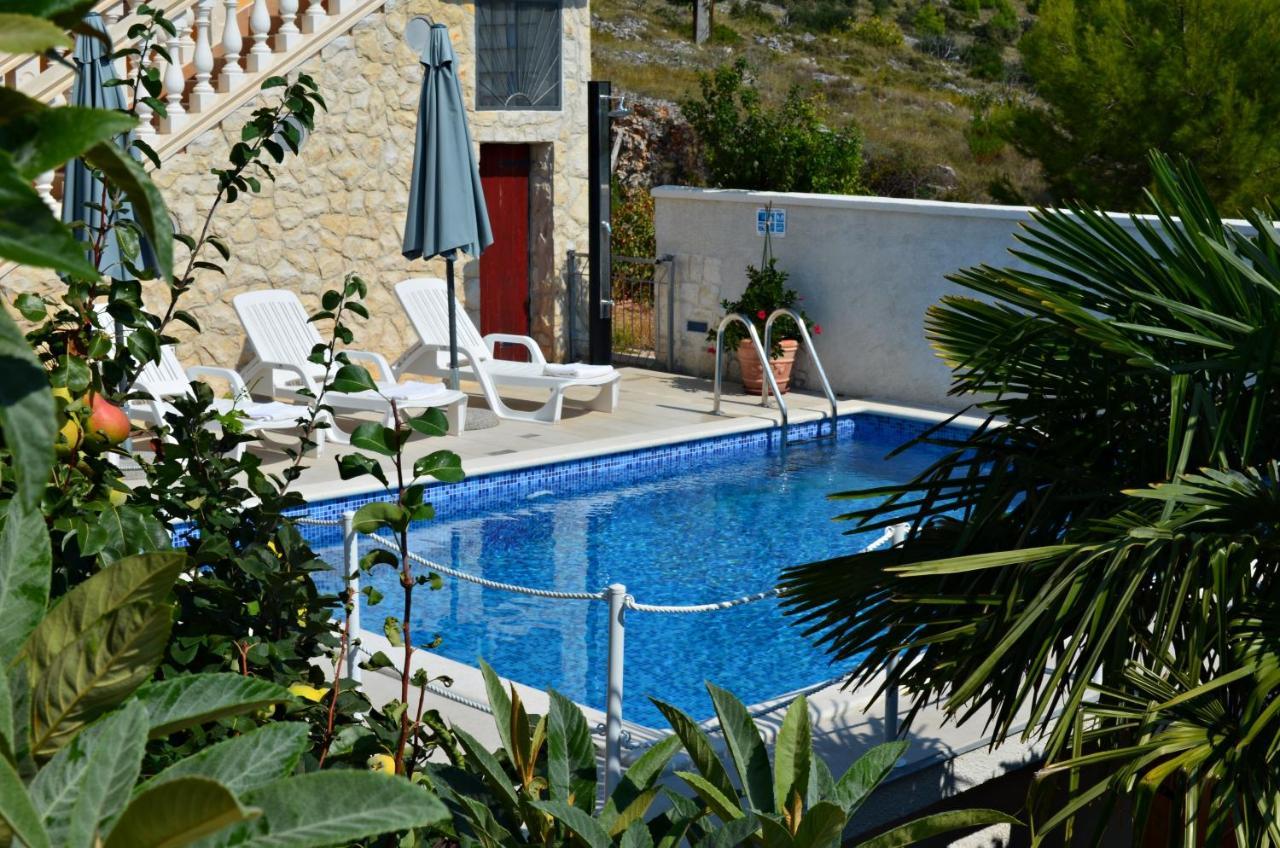 Apartments Villa Ra Zaboric Buitenkant foto