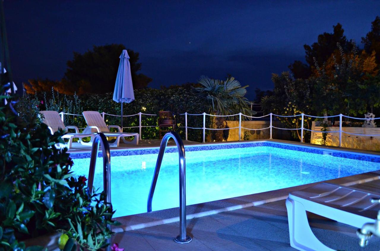 Apartments Villa Ra Zaboric Buitenkant foto