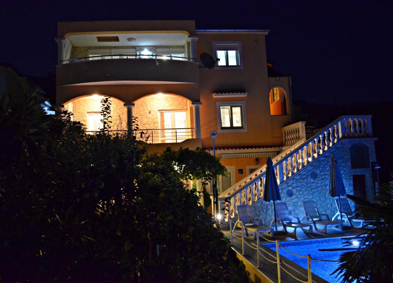 Apartments Villa Ra Zaboric Buitenkant foto