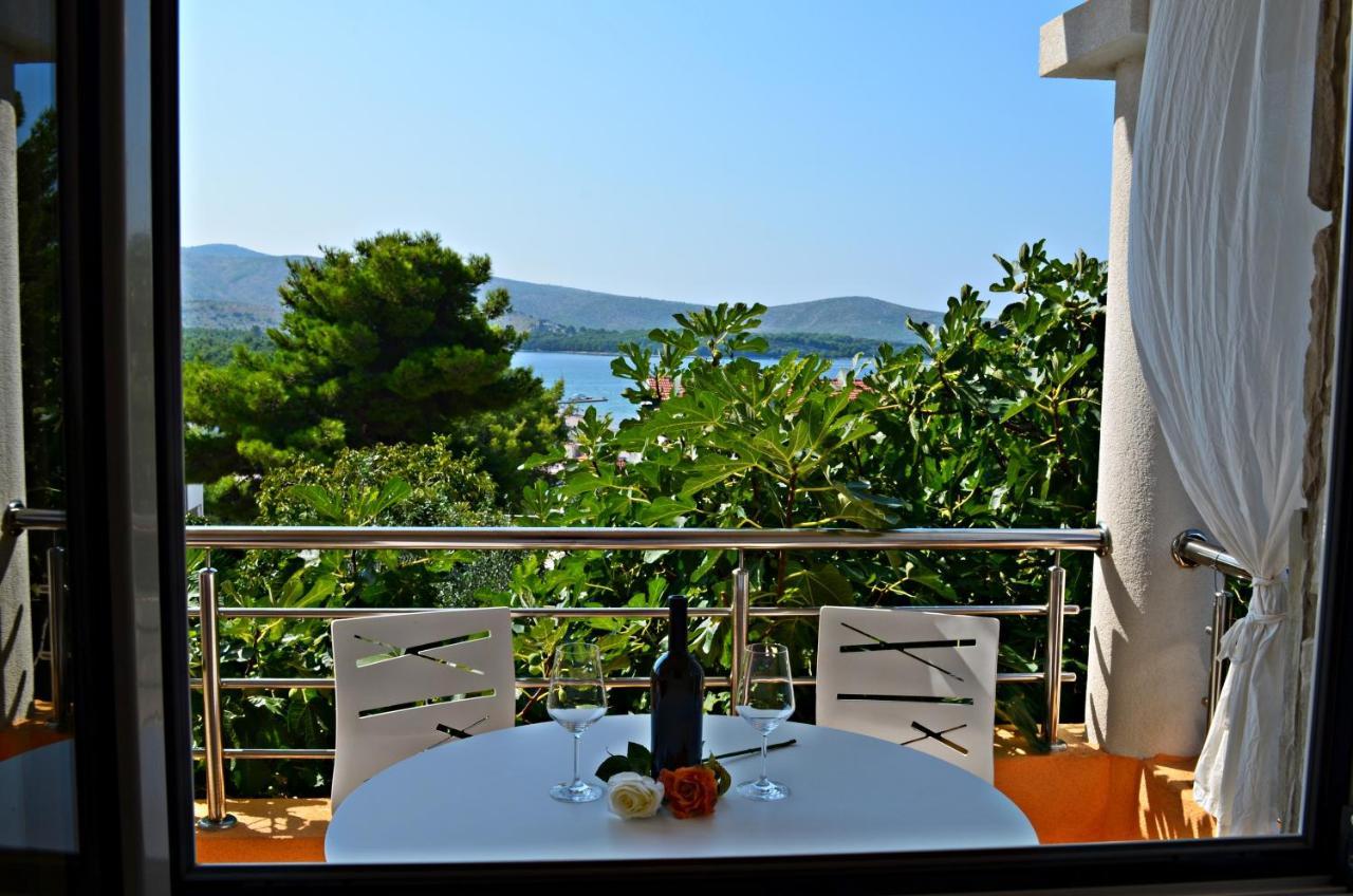 Apartments Villa Ra Zaboric Buitenkant foto