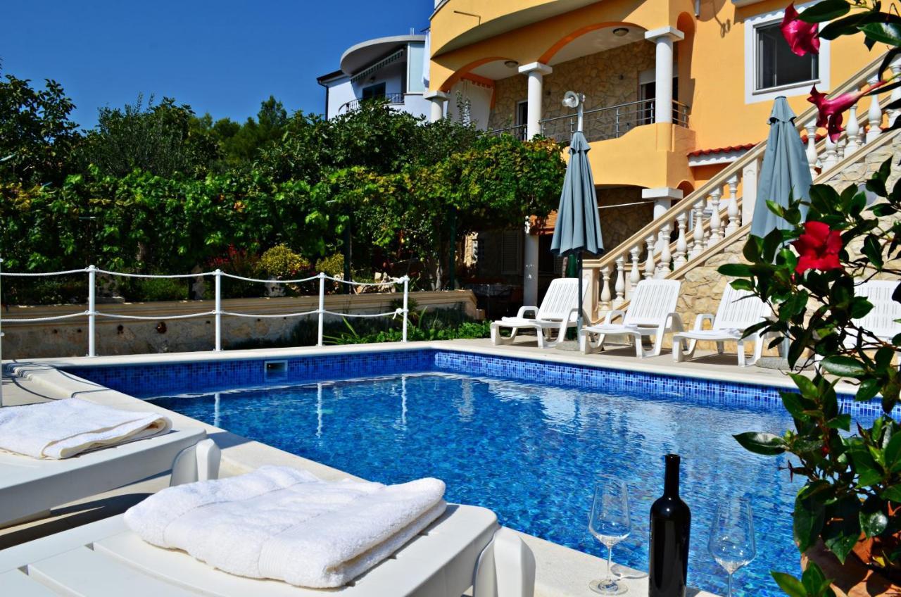 Apartments Villa Ra Zaboric Buitenkant foto